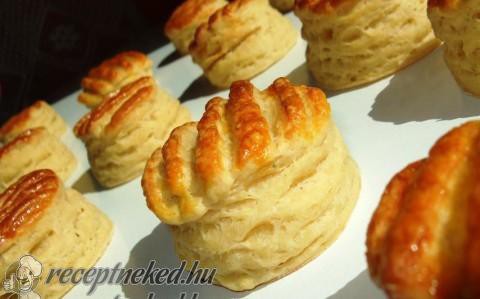 Hajtogatott sajtkrémes pogácsa recept