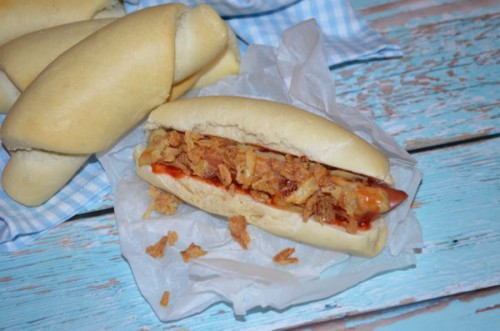 Hot-dog kifli bögrésen