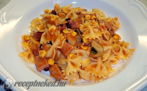 Pikáns sonkás-zöldséges ragu tésztával
