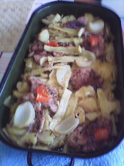 Tepsis burgonya hússal