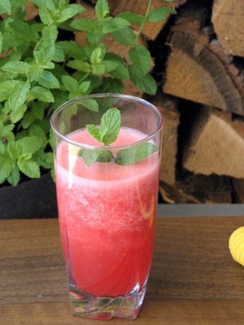 Görögdinnyeital - melonádé