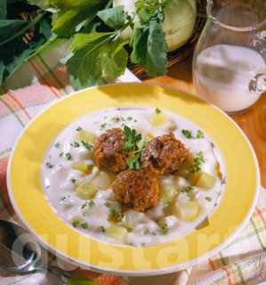 Karalábéfőzelék húsgombóccal