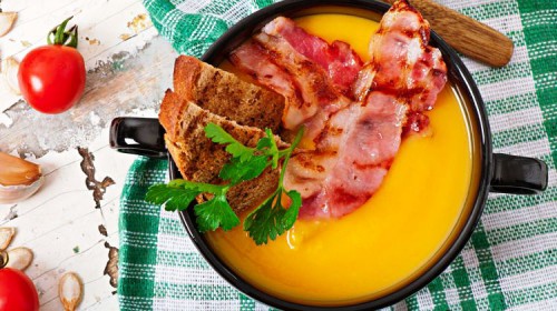 Sütőtökkrémleves rozmaringgal és baconnel