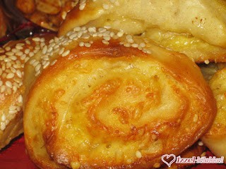 Sajtos-szezámmagos háromszög
