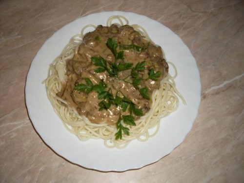Mustáros marha spagettivel