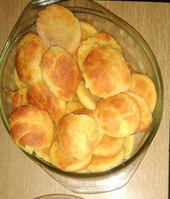 Krumplis túrós pogácsa