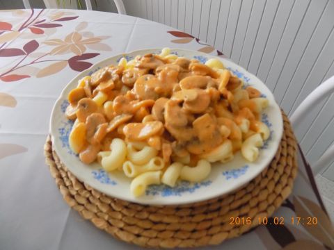 Tejfölös gomba a la mami, alias gombapaprikás