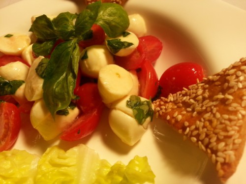 PARADICSOMOS MOZZARELLA SALÁTA