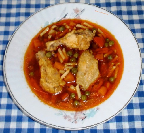 Borsóleves csirkeszárnnyal.