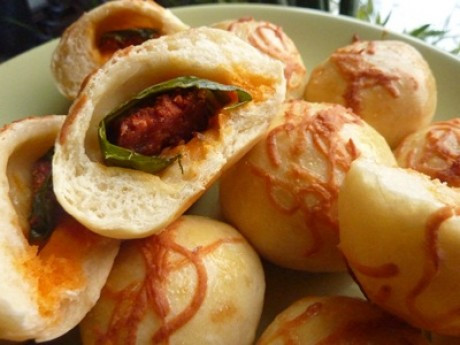 Kolbászos-medvehagymás bucik