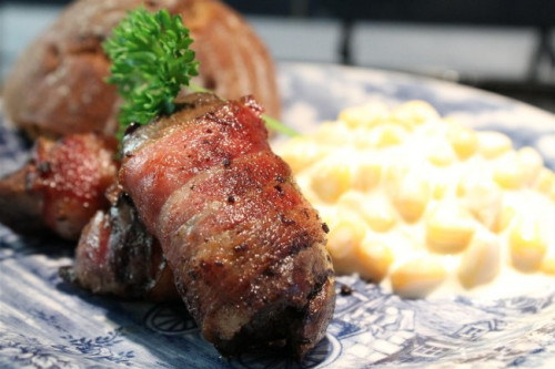 Baconbe tekert csirkemáj  (Szilágyi Balázs)