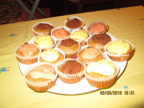 557. Muffin halvás, kókuszos,szezámmag-krémes