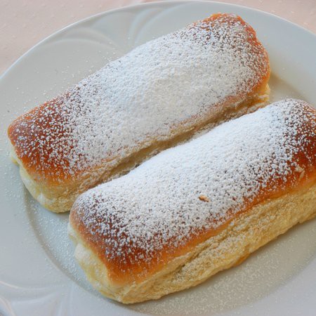 Házi eperdzsemmel töltött bukta