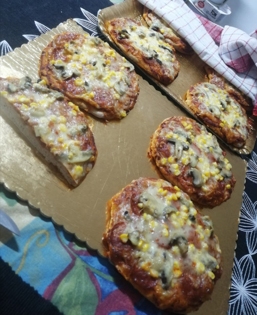 Pizza recept (2 db 30 cm átmérőjű vagy 8 kicsi)