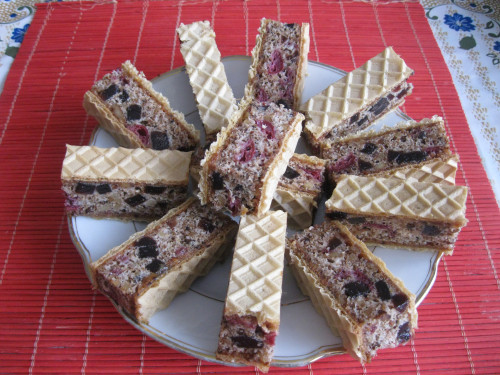 Teufelschnitte mit Oblaten,Nuß,Lokulum,Kirsche